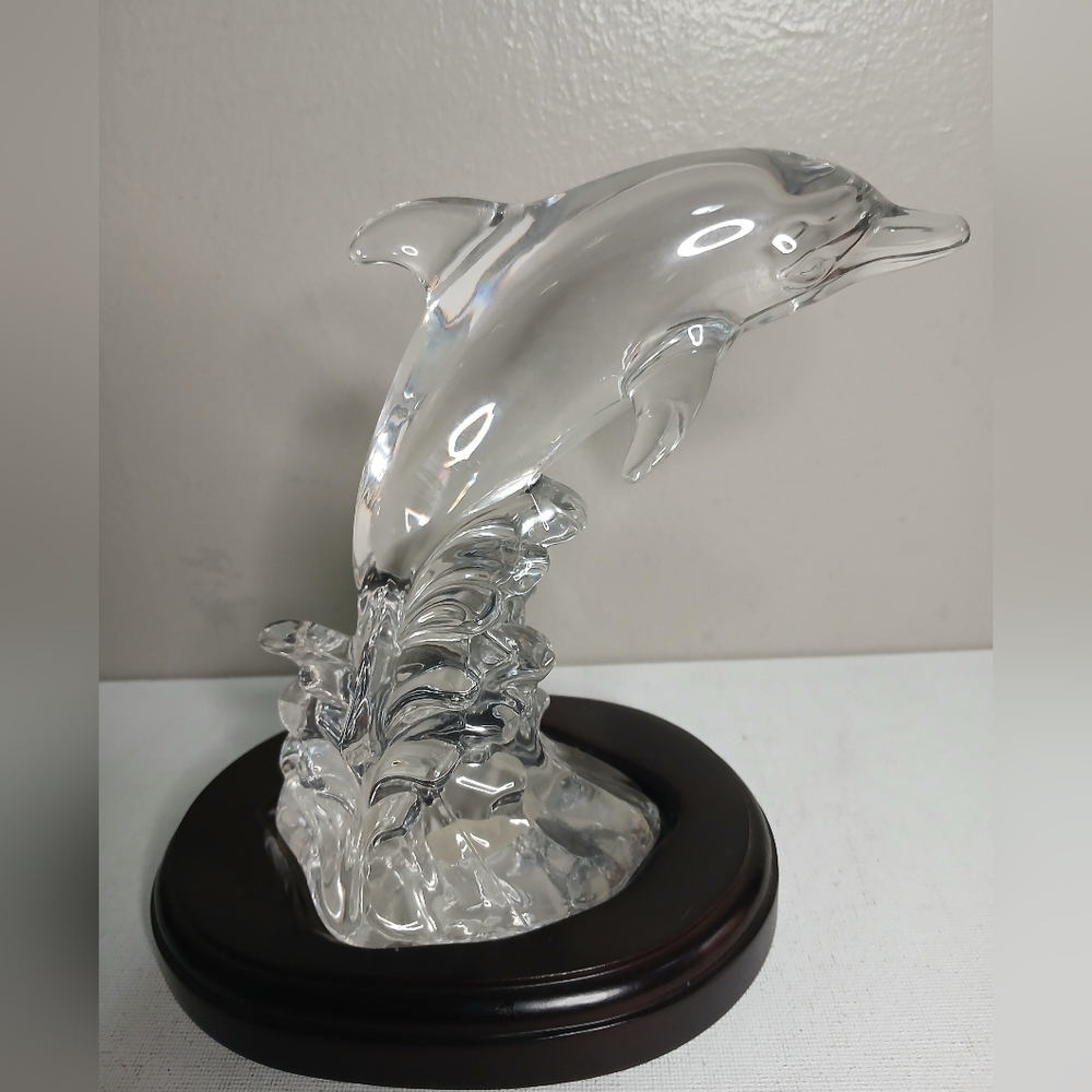 Wonders of the wild crystal dolphin big green come 5.5 in Long 5.5 in tall,